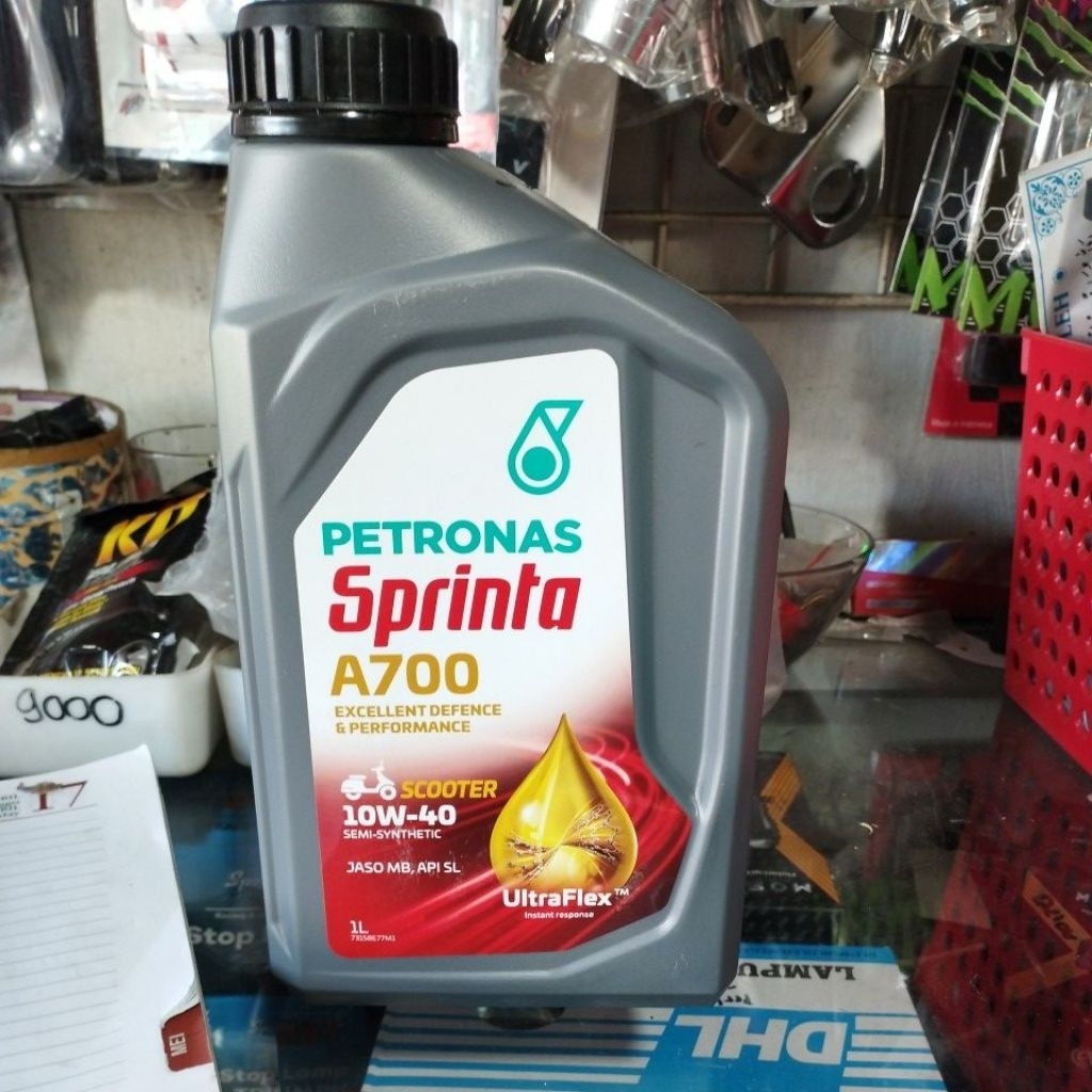 OLI PELUMAS OIL  PETRONAS SPRINTA A700/A300 SEMI SYNTHETIC SCOOTER SAE 10W-40W 1L & 800 ML