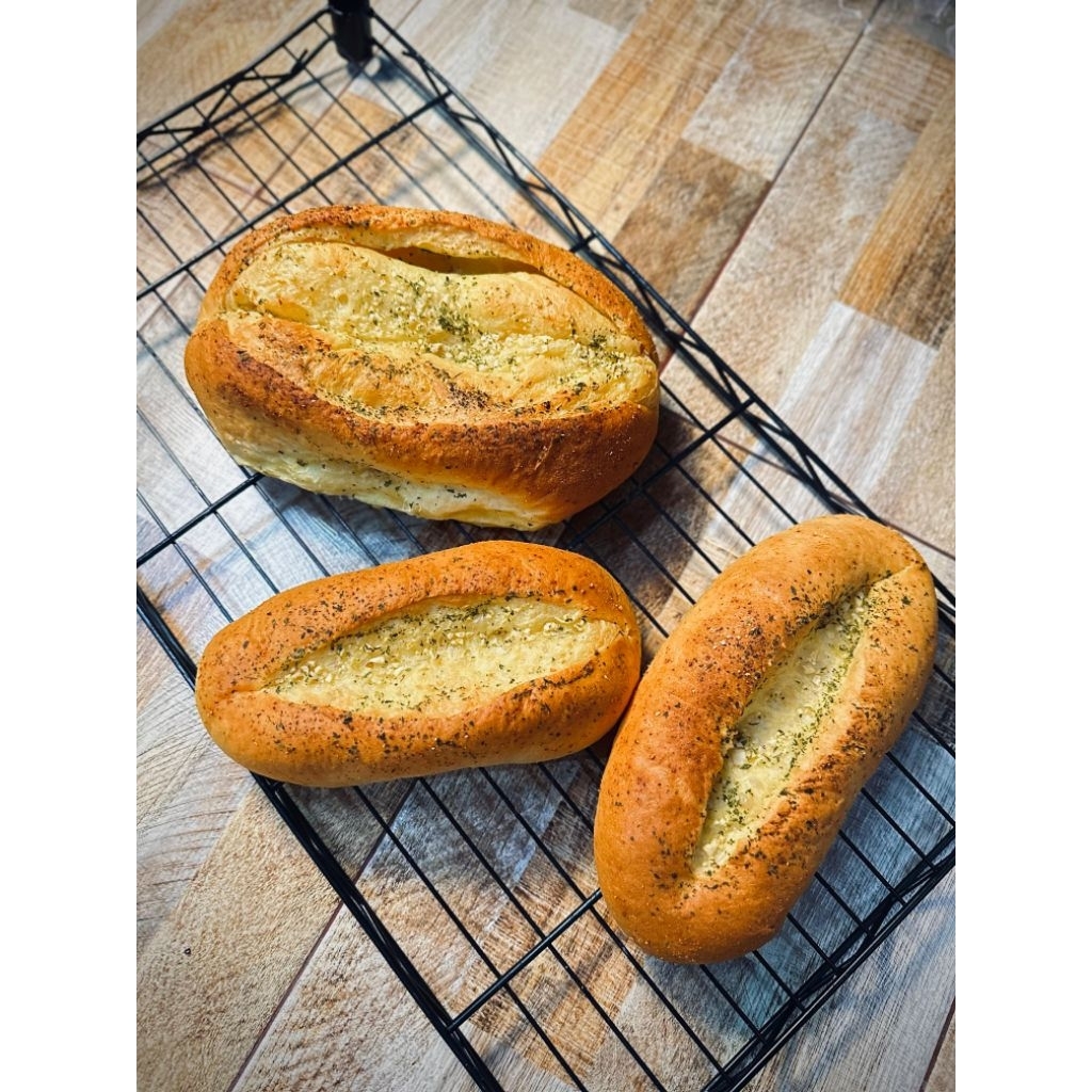 

Garlic Butter Cheese - Roti Garlic Kareumbi Keju Tabur – Roti Bawang Putih dengan Keju Bubuk & Parsley Gurih Lembut