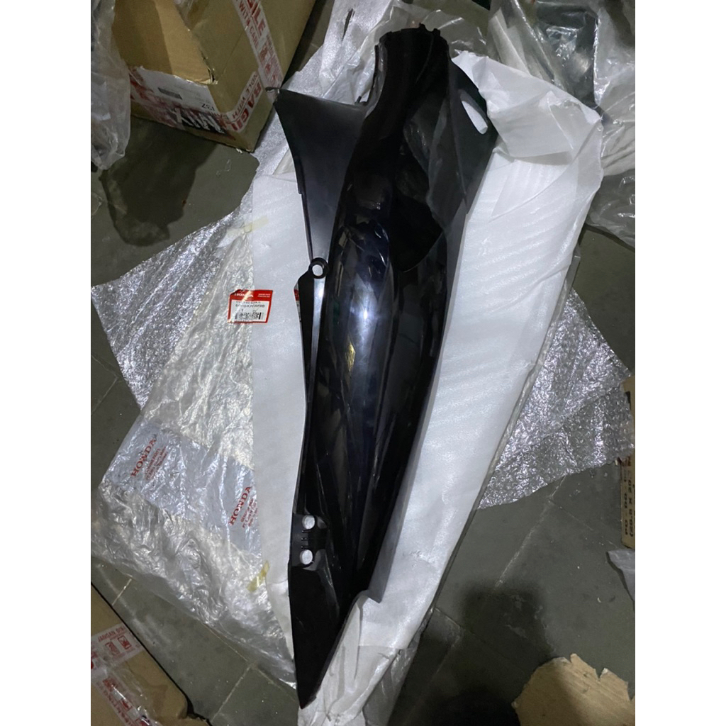 COVERSIDE COVER SIDE COVER BODY BODI TEDENG TEBENG SEBELAH KANAN WARNA HITAM HONDA KHARISMA KARISMA 