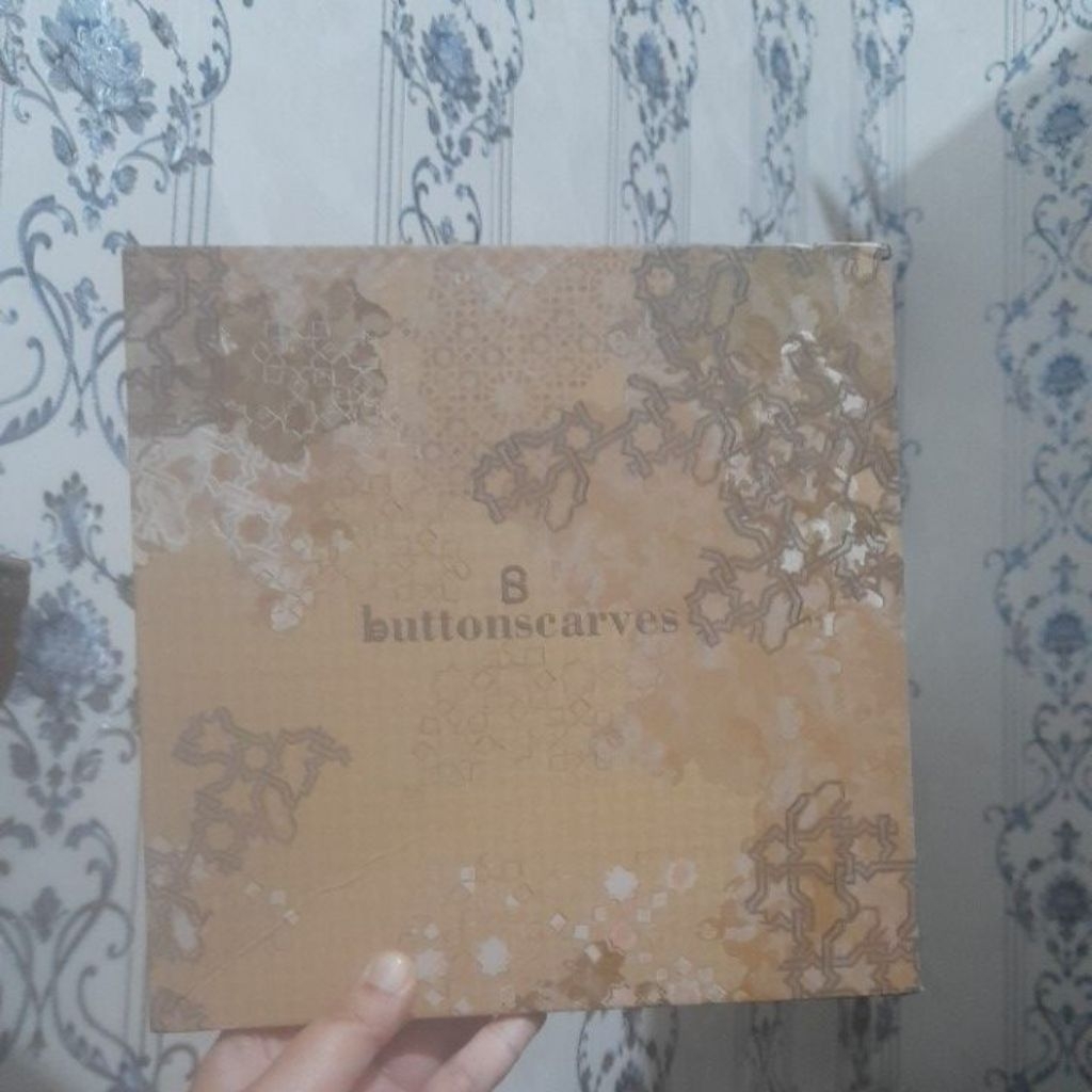 Buttonscarves haramain corn silk XL New