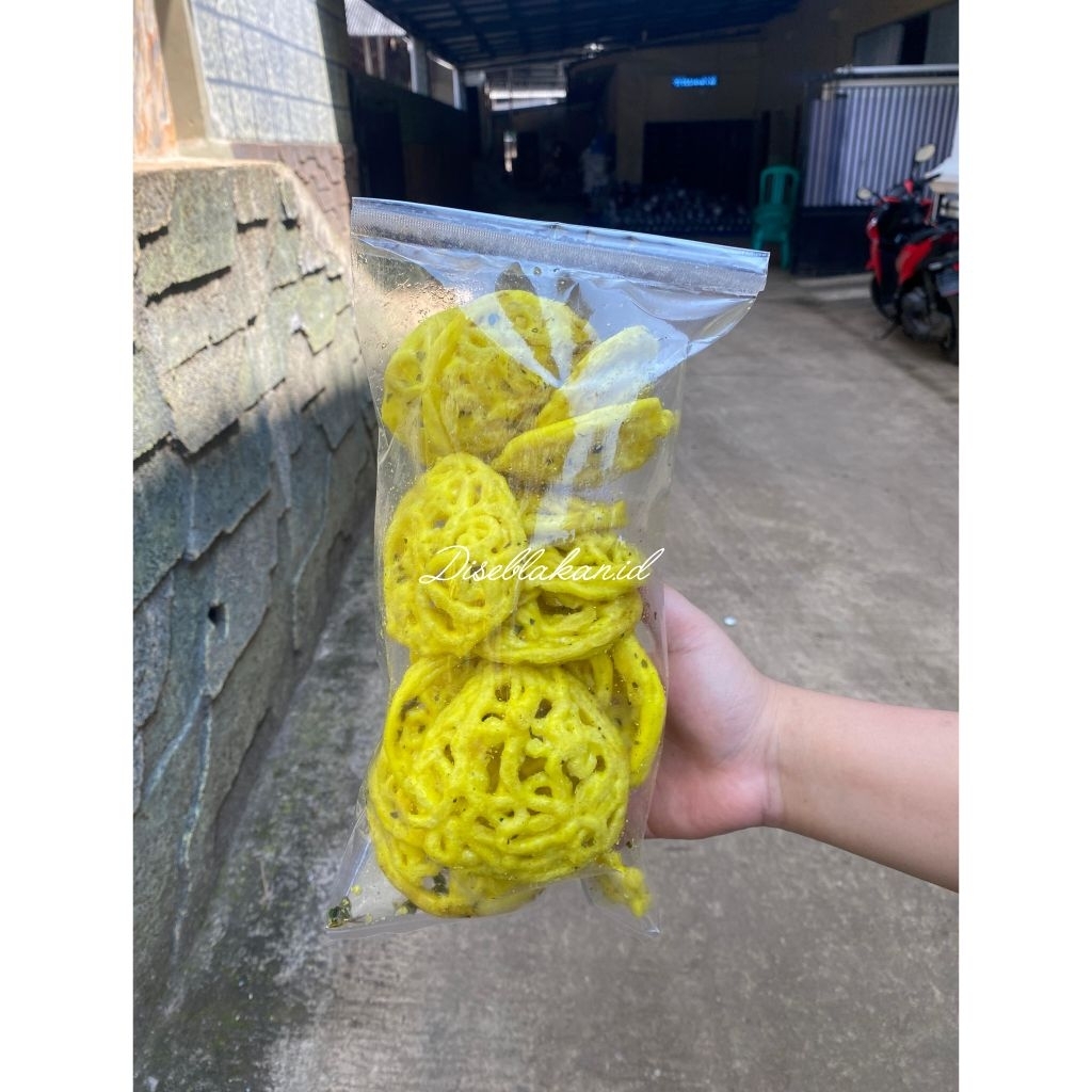 

Kerupuk mie kerupuk ciplok kerupuk original daun jeruk kemasan 200gram