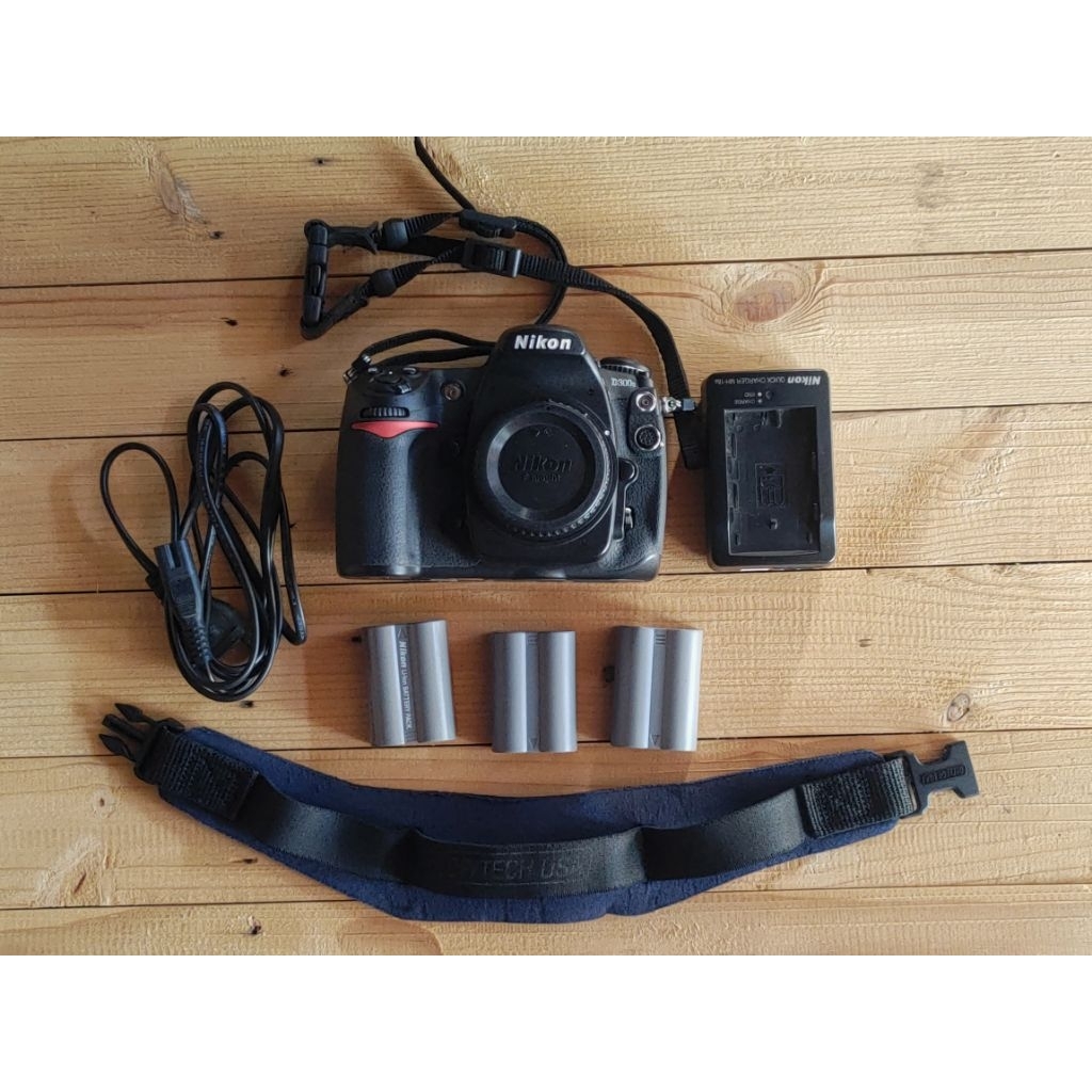 Kamera DSLR Nikon D300S mulus normal