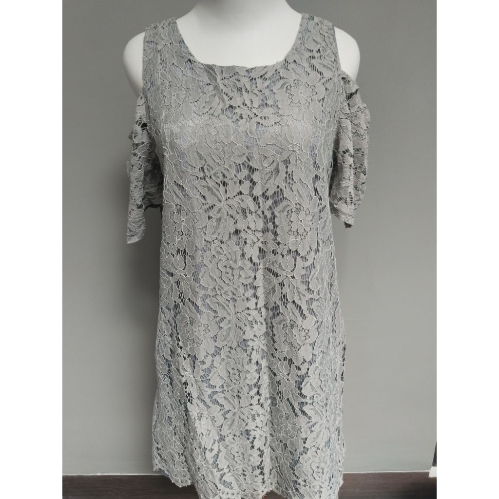 Dress Brukat merk  Icons off shoulder