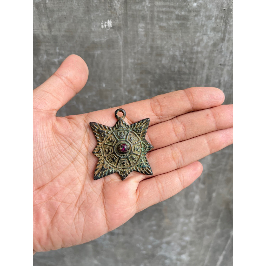 liontin bandul kalung Majapahit surya Majapahit perunggu free tali kalung