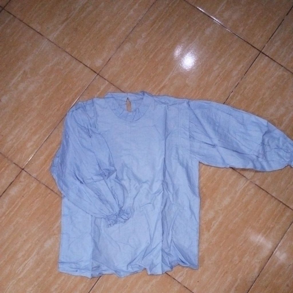 Preloved moni Blouse Katun Poplin