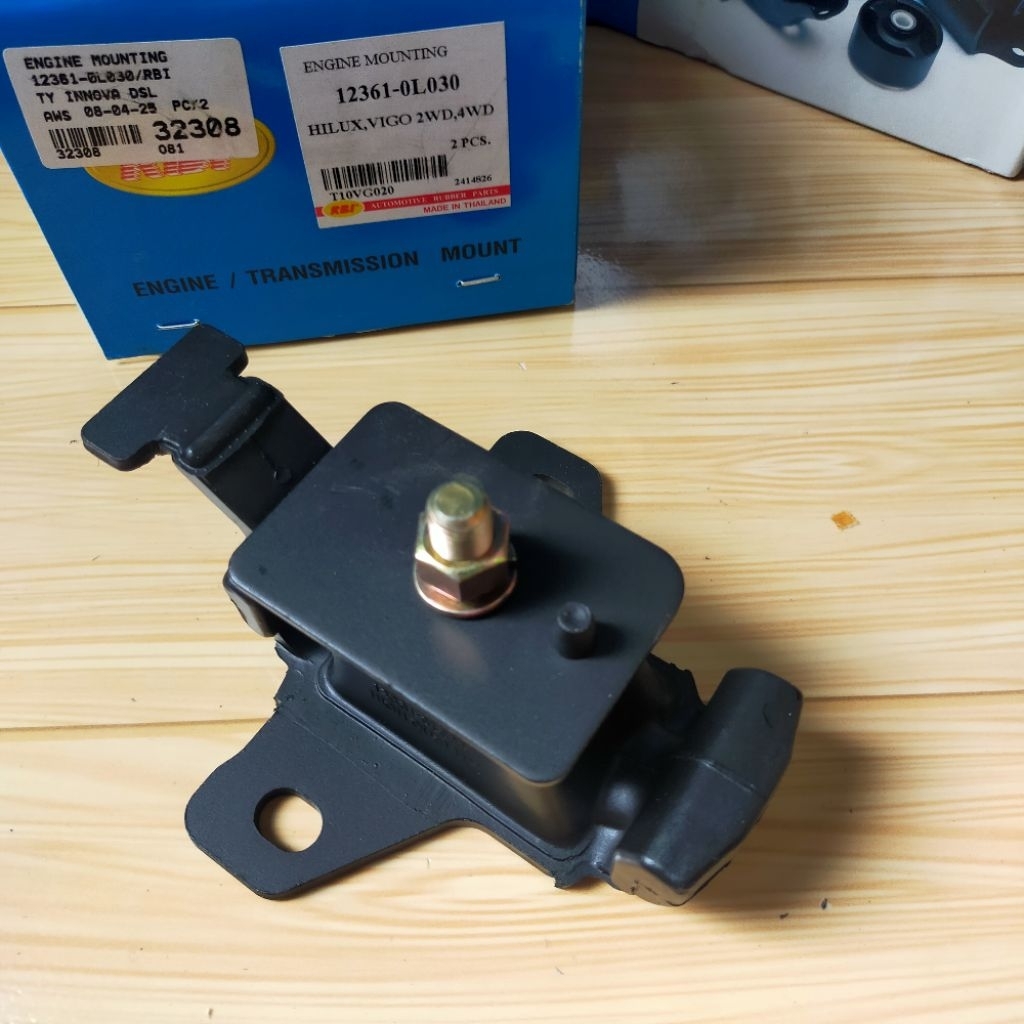 Dudukan mesin engine mounting / Transmisi mounting Innova diesel RBI Original