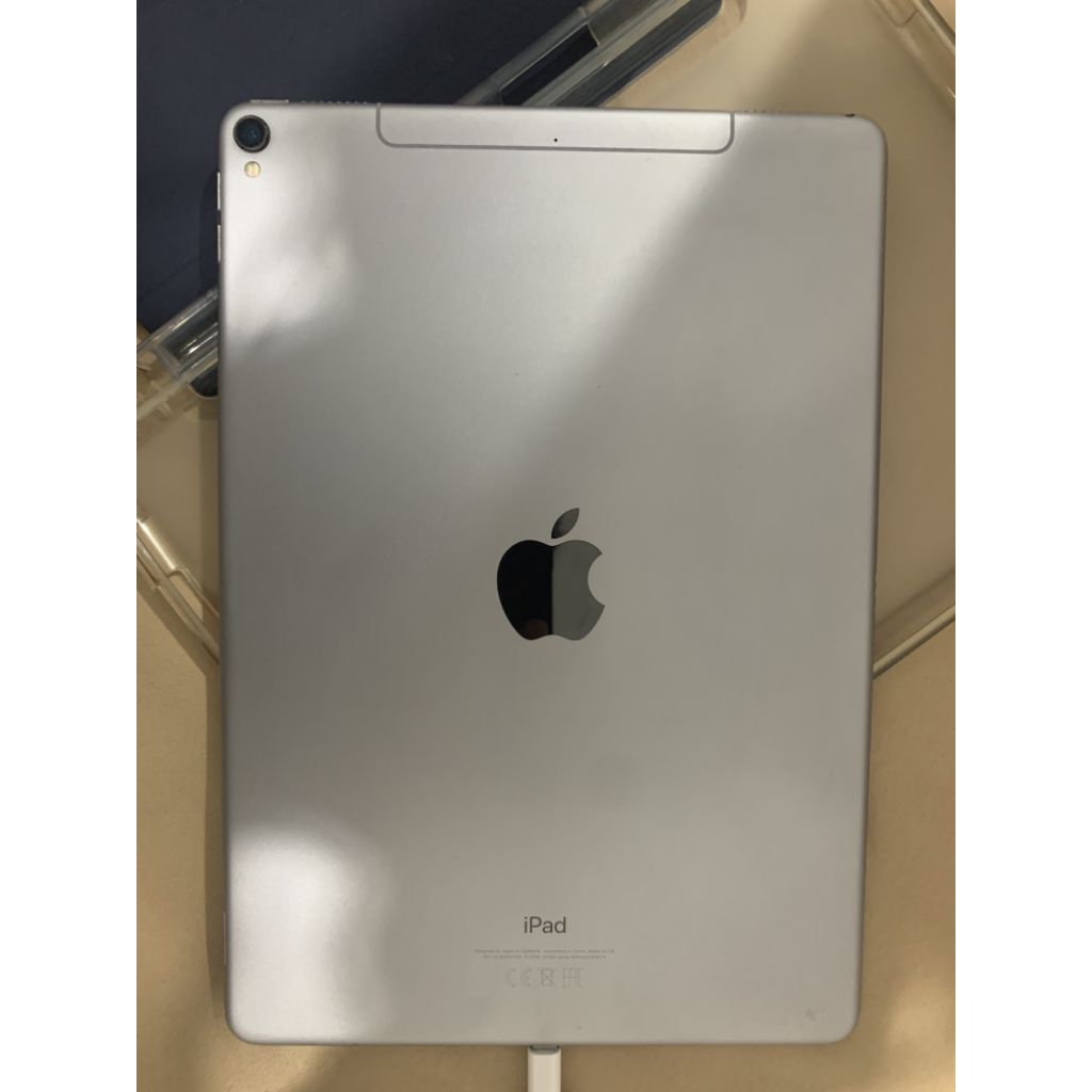 iPad Pro 2017 10.5 Inch 512GB Wi-Fi + Cellular Kondisi 80% Unit + Box