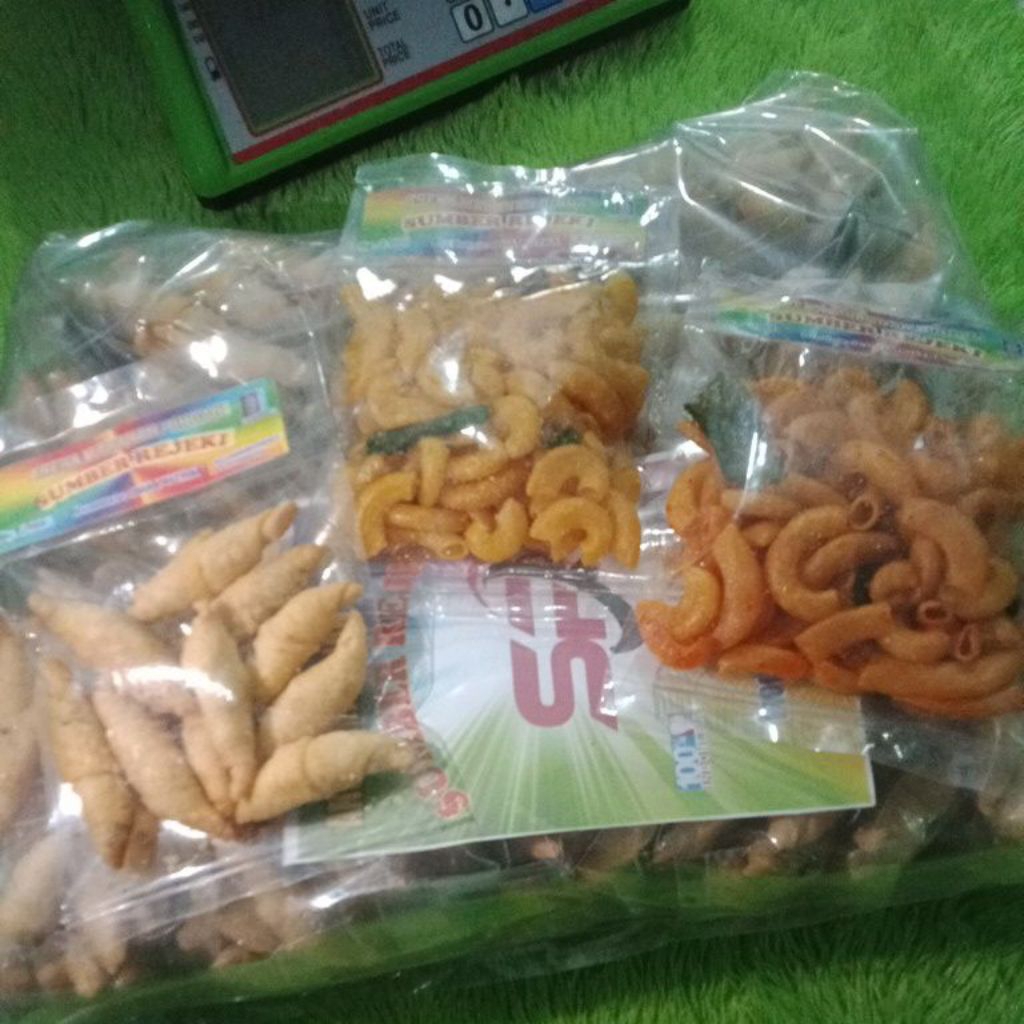 

ANEKA MAKANAN RINGAN - SUMBER REJEKI