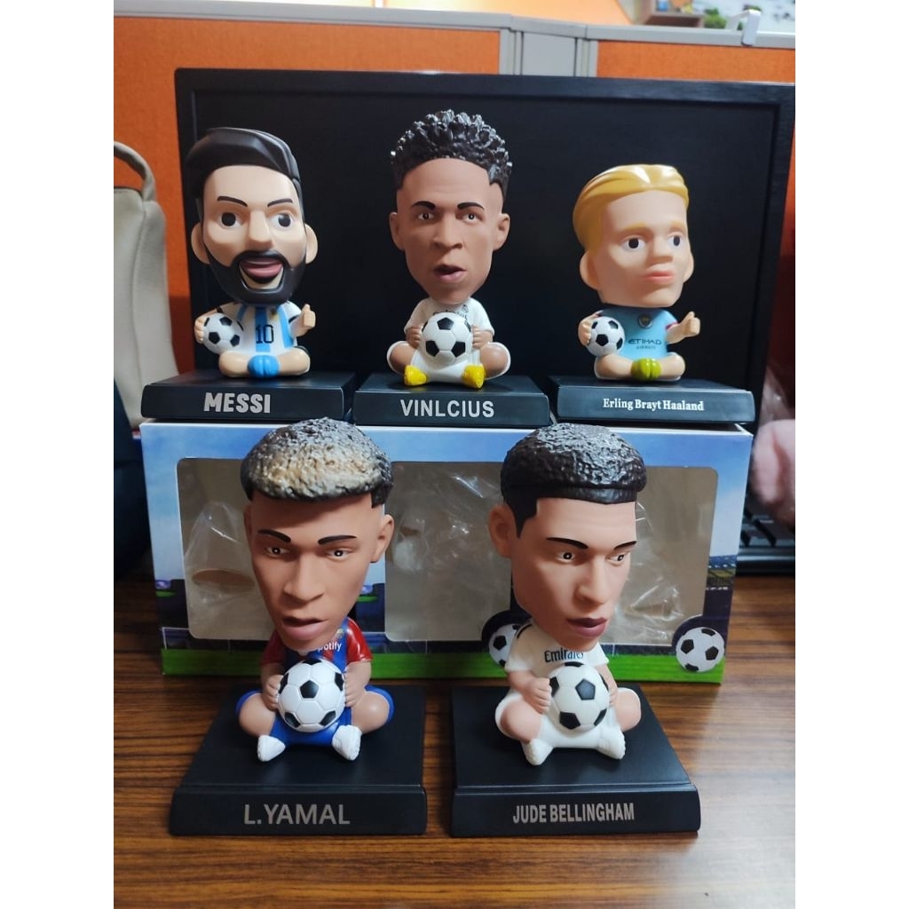 Pajangan Dasboard Mobil Figure Pemain Bola Messi Yamal Vinlcius Halland Bellingham  Bobble Head Kepa