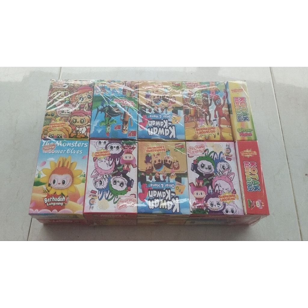 

1 pack kotak berhadiah besar 1000 an isi 20pcs bergambar kartun random