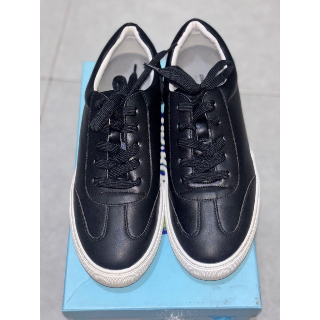 sepatu Dr kong size 38