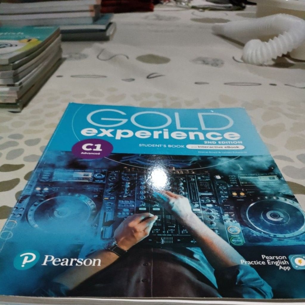Gold Experience 2nd edition pearson bekas