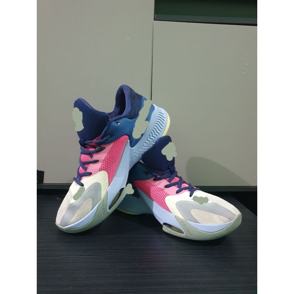 Sepatu Basket Second (Size 43)