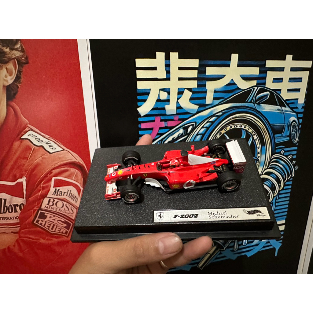 Miniatur Diecast Ferrari F2002 – Michael Schumacher (Hot Wheels Racing Series)