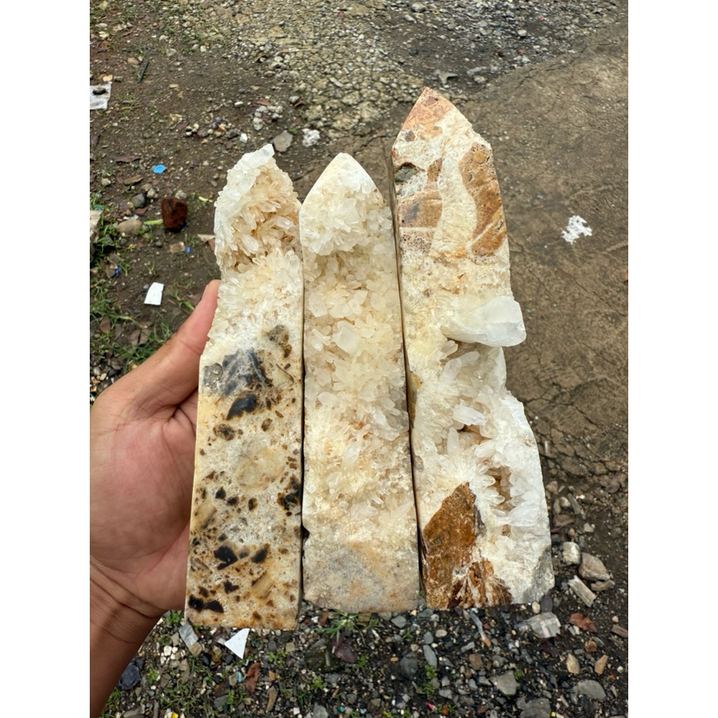 1pcs Obelisk / Tower Batu Crystal