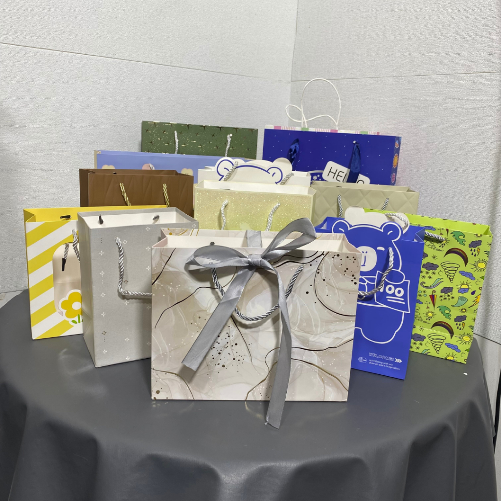 

( Paper Bag Satuan ) Paper Bag Premium Motif Aesthetic Goodie Bag Paper Bag Gift Paper Bag Kado Tas Hampers Paper Bag Mewah Paper Bag Hadiah Kado