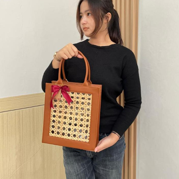 

Raja Craft Tote Bag UniqueChic Hampers & Souvenir Higt Qualty