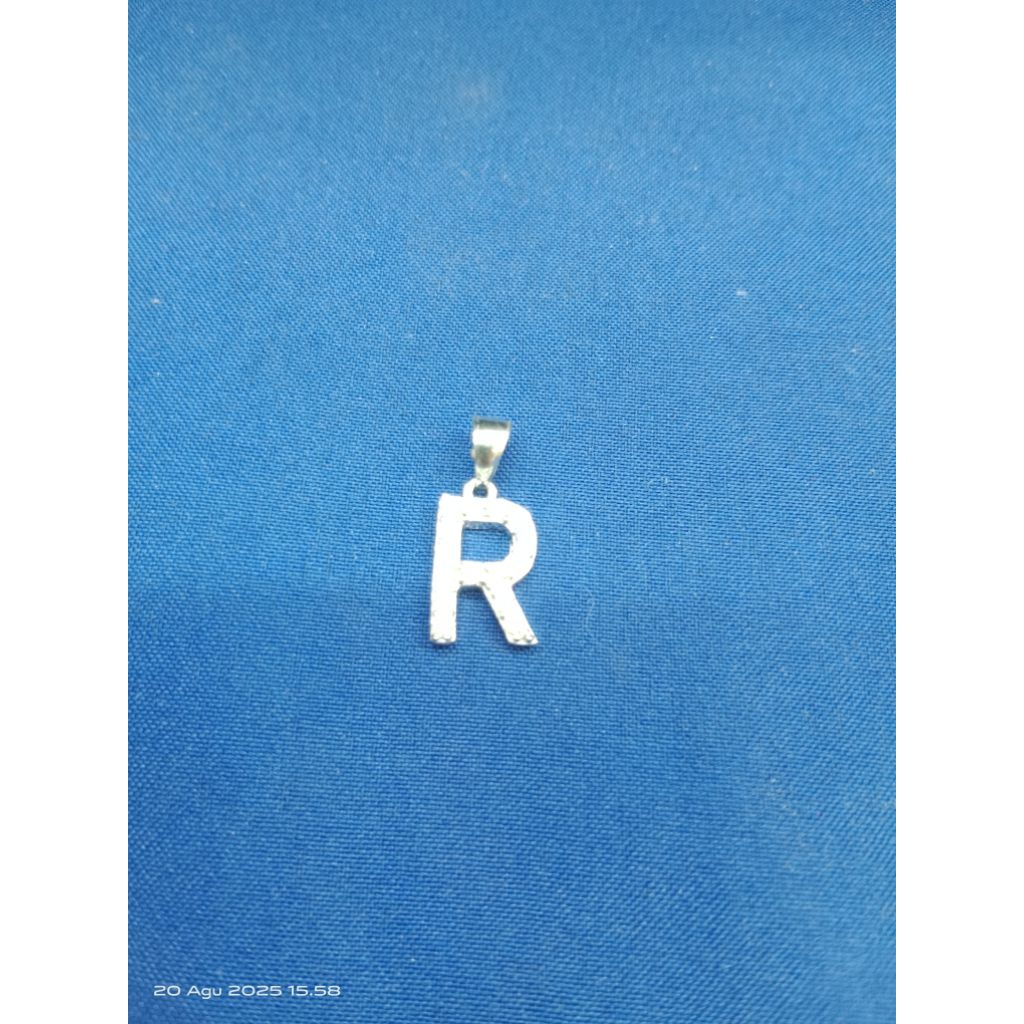 gantungan kalung huruf R matamata/perak925
