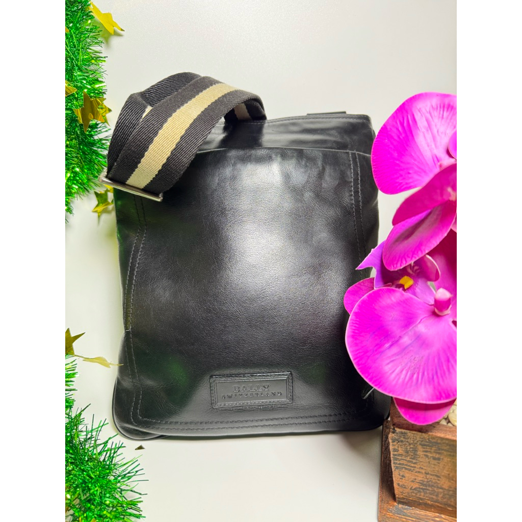Sling bag pria bekas Bally kondisi bagus