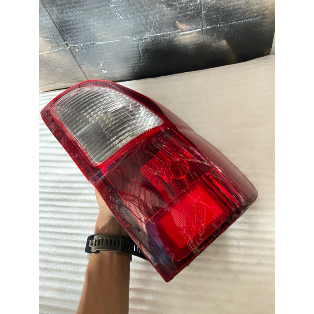 Stoplamp Lampu Belakang Mobil Panther LS LX LM Kapsul 2001-2004 RH Kanan