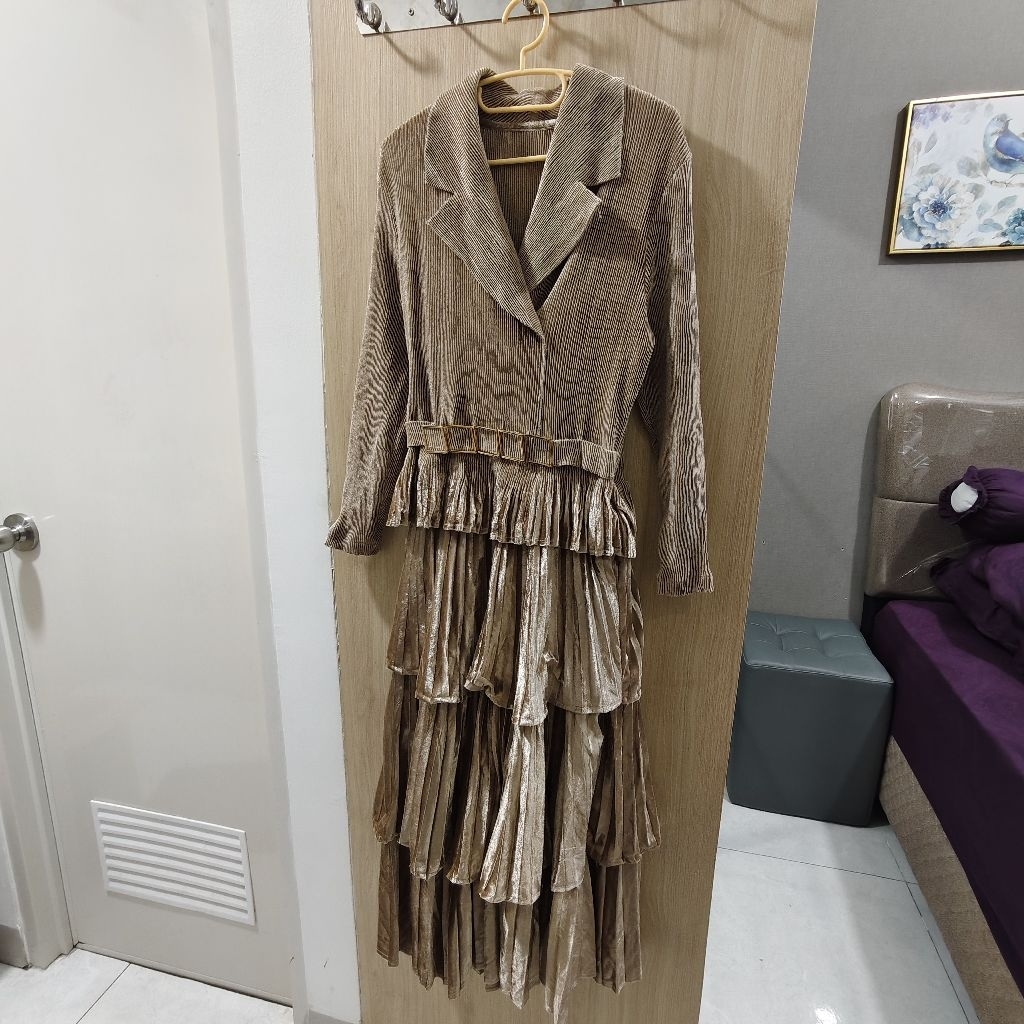 PrelovedGamisLongDressJamelaGoldBahanVelvet