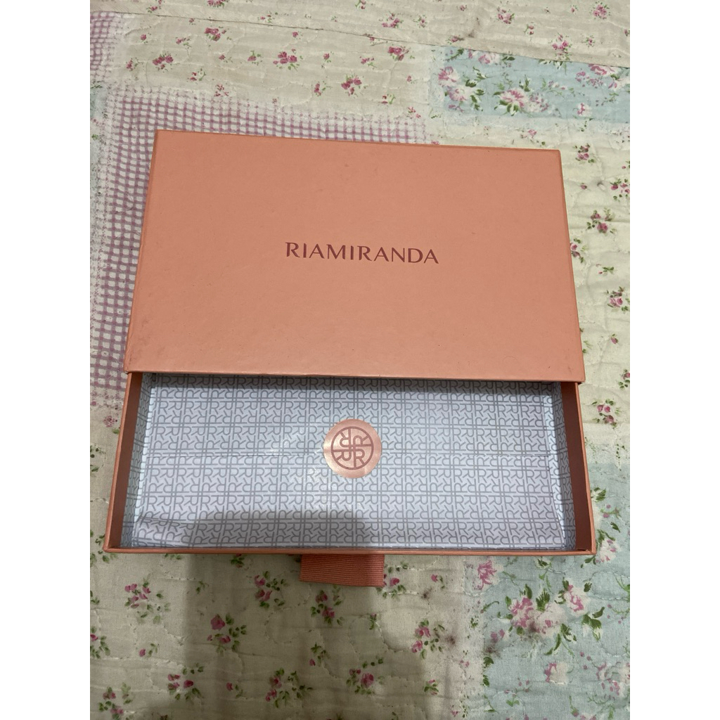 

kotak box Ria miranda hard box untuk scraft