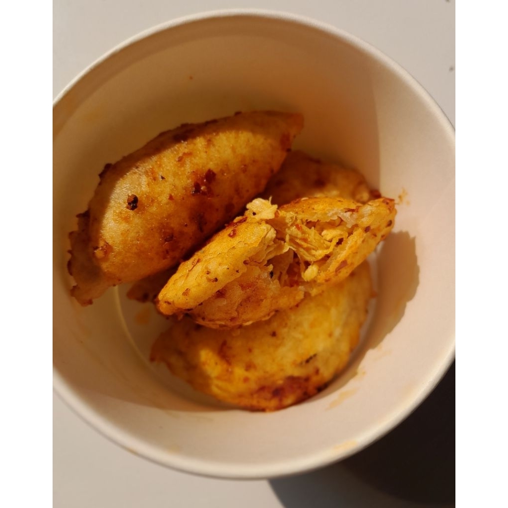 

CIRENG CHILI OIL ISI 5 PCS AYAM SUWIR PEDAS DAN KEJU LUMER [KEMASAN VACUM]