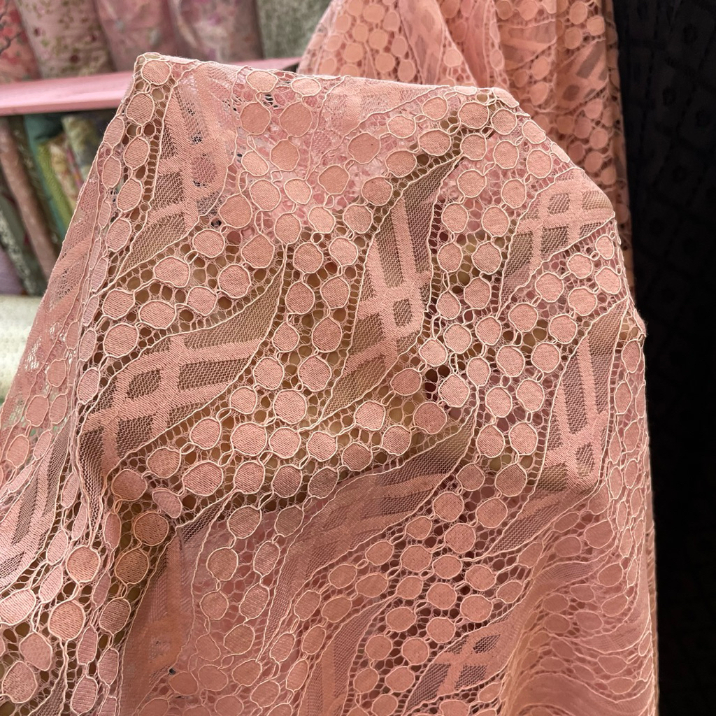 kain semi prada - kain katun brokat semi prada - kain brokat motif bunga premium - warna pink tb