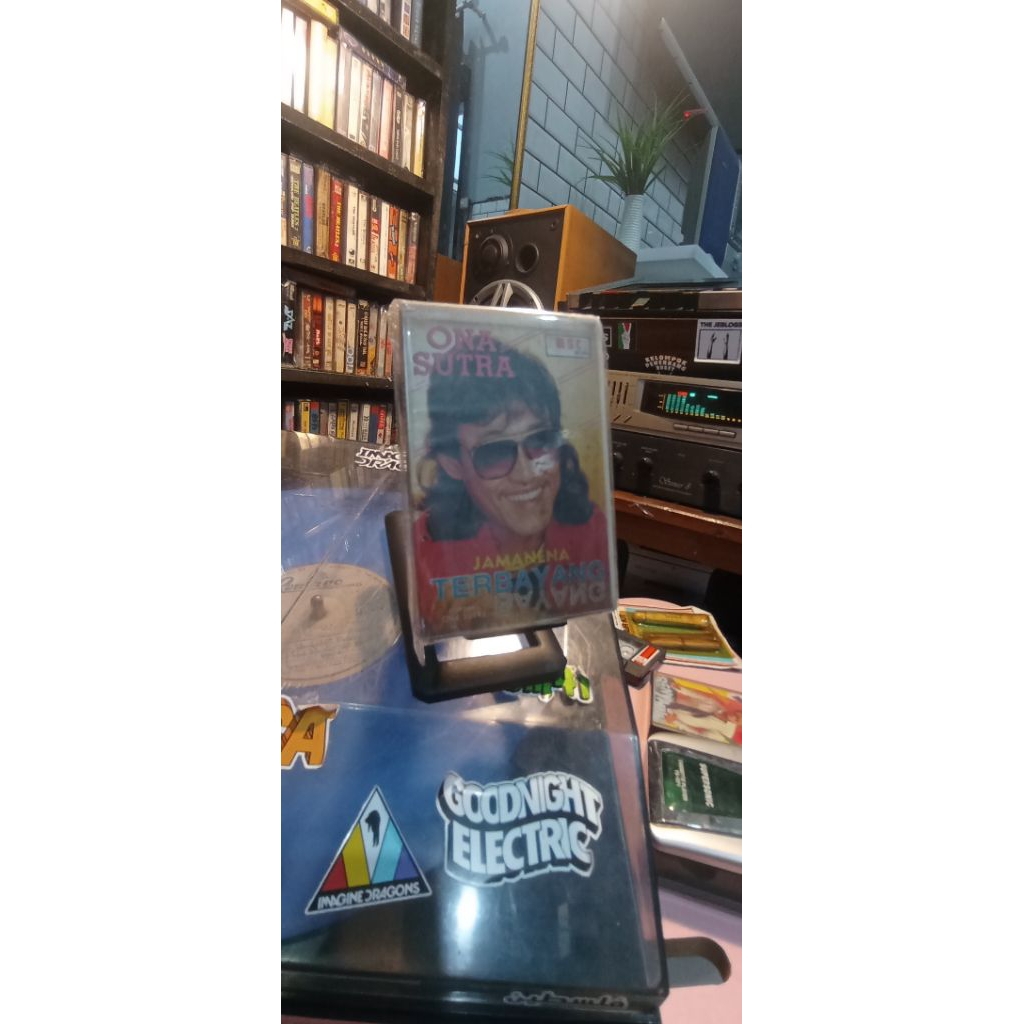 KASET ONA SUTRA TERBAYANG TERBAYANG
