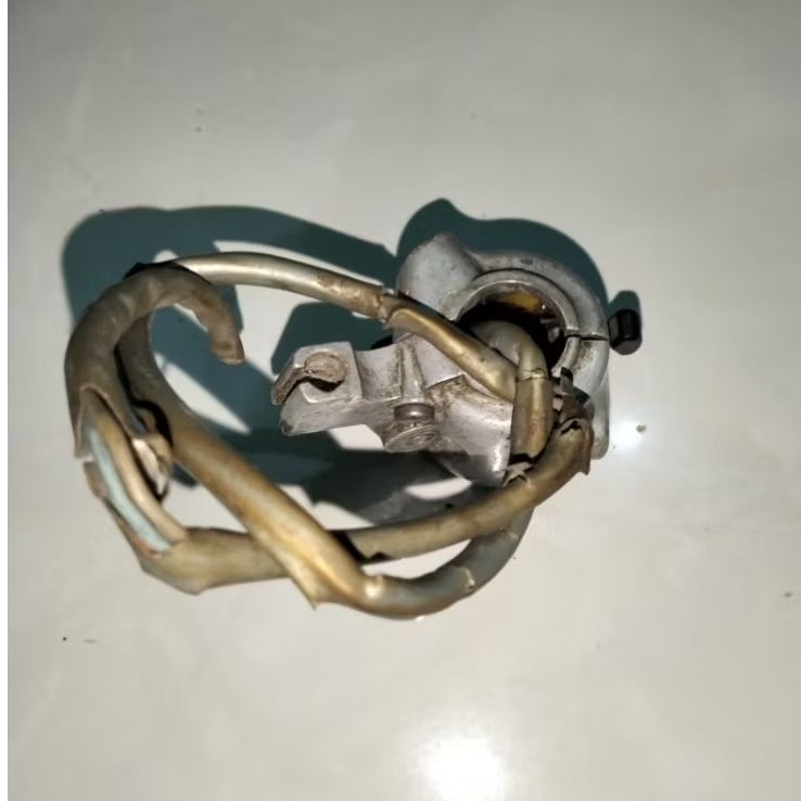 Holder kanan L/R motor Honda S90 Castrol