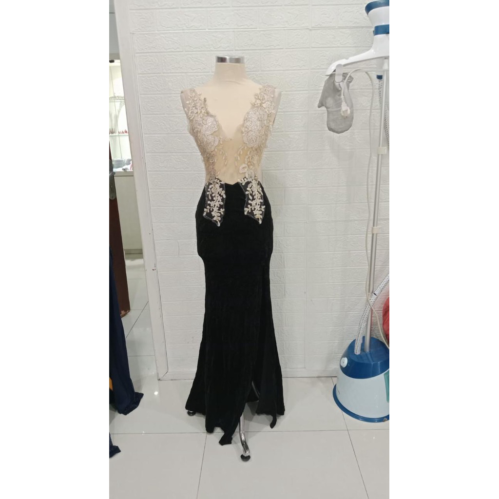 dress elegan cream hitam party