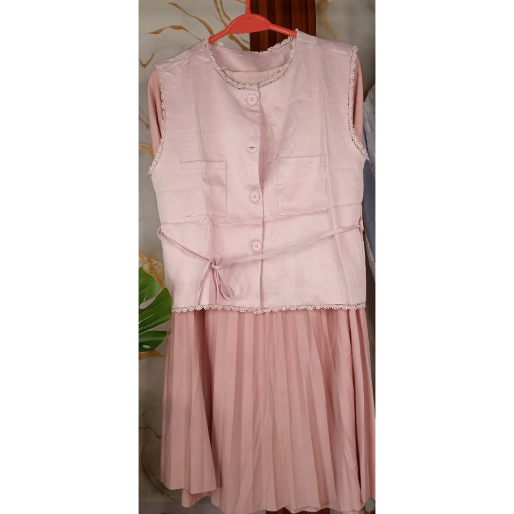 one set semi blazer dan rok plisket