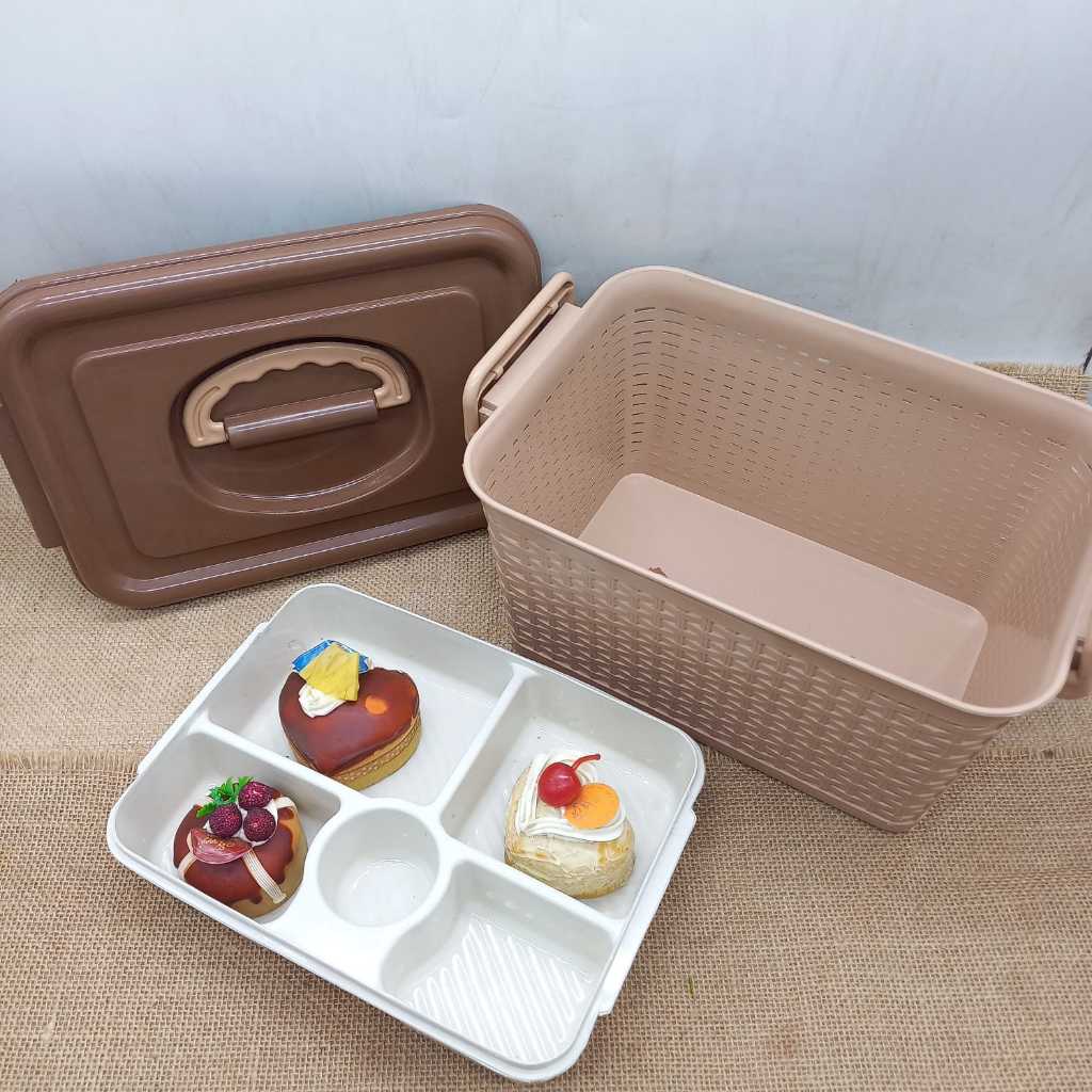 Kotak Makan / Lunch Box Plastik Rotan Coklat Gisella / Keranjang Motif Rotan Gisella / Keranjang Lun