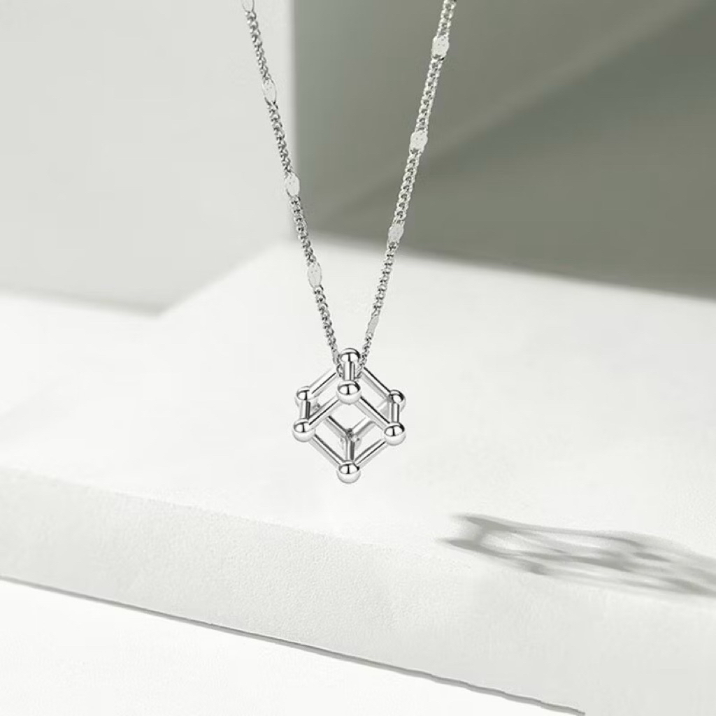 Kalung Titanium Liontin Kubus Minimalis