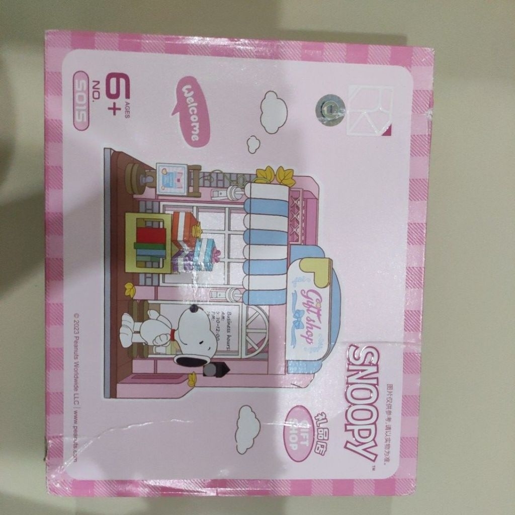Lego Snoopy Gift Shop