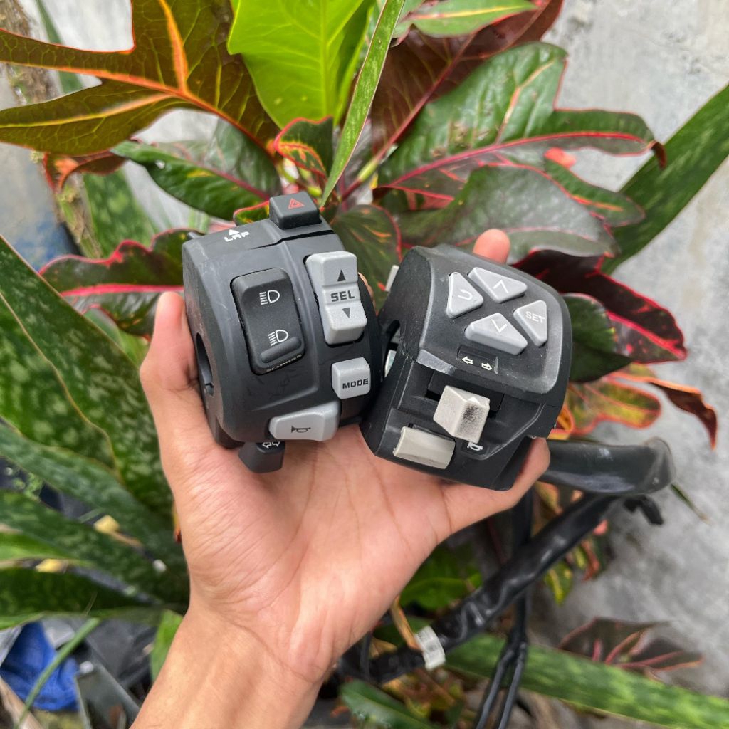 HOLDER KIRI KTM DUKE 790 & CRF 1000 ORIGINAL COPOTAN DAN ORIGINAL BARU