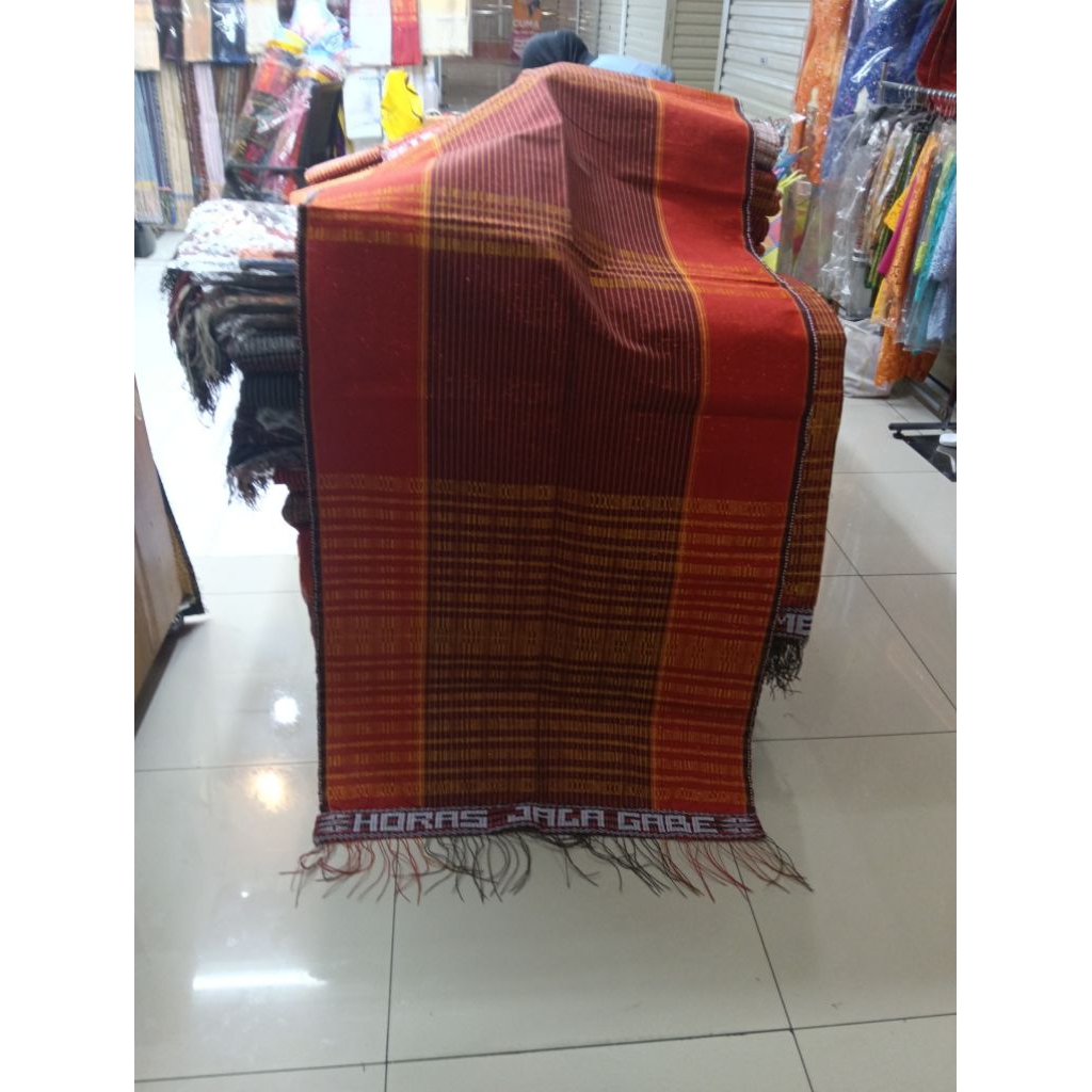 Ulos Ragihotang sirara,ulos tulang,ulos pamarai,ulos simanggokkon,ulos tulang untuk bere