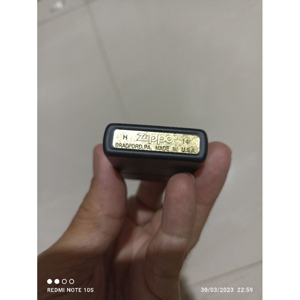Zippo Hitam Doff