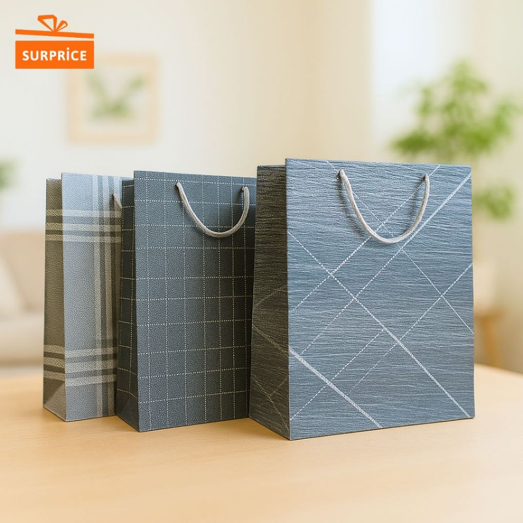 

Surprice Paperbag Abstrak 26x32x10 cm / Paper Bag Corak Elegan / Tas Kertas Goodie Bag / Tas Kado Ulang Tahun Pernikahan / Paperbag Souvenir Hampers / Tas Kertas Belanja Murah / Paper Bag Polos Corak Modern / Tas Kado Unik Premium