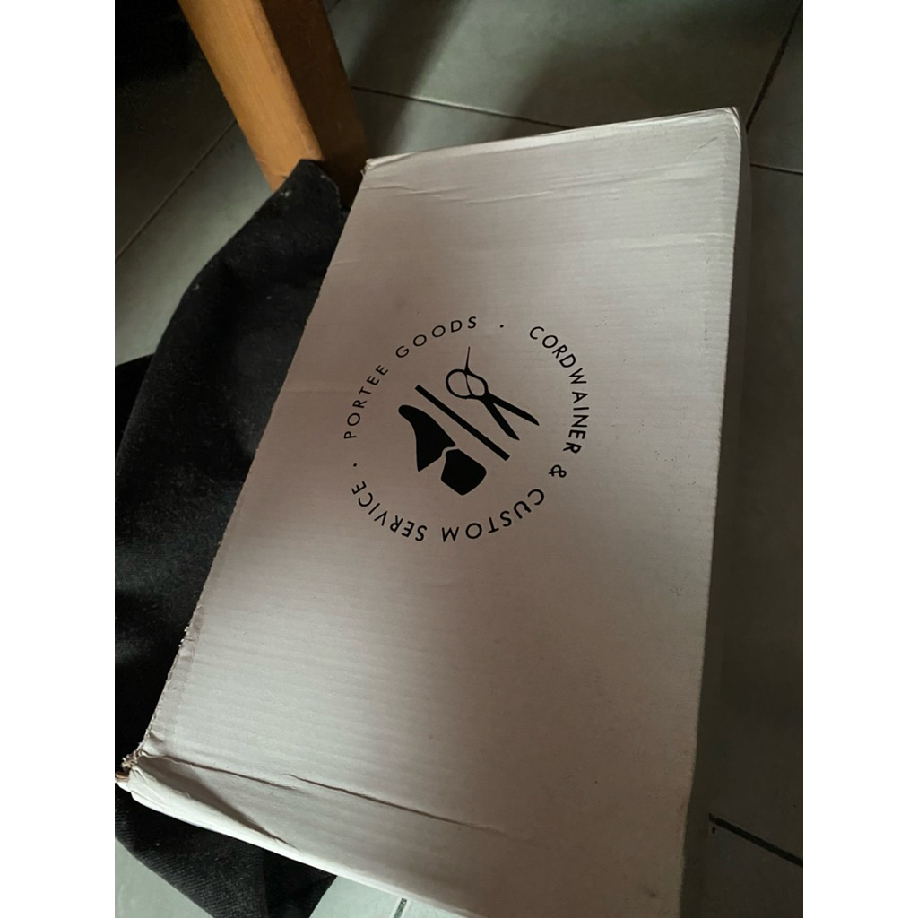 PORTEE GOODS DOCMART PRELOVED BLACK SEPATU PRIA