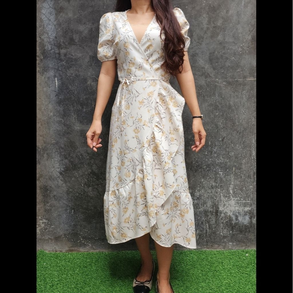 Preloved WH150 SY midi dress kimono lilit putih gading ivory size kecil S XS lengan tangan pendek ba