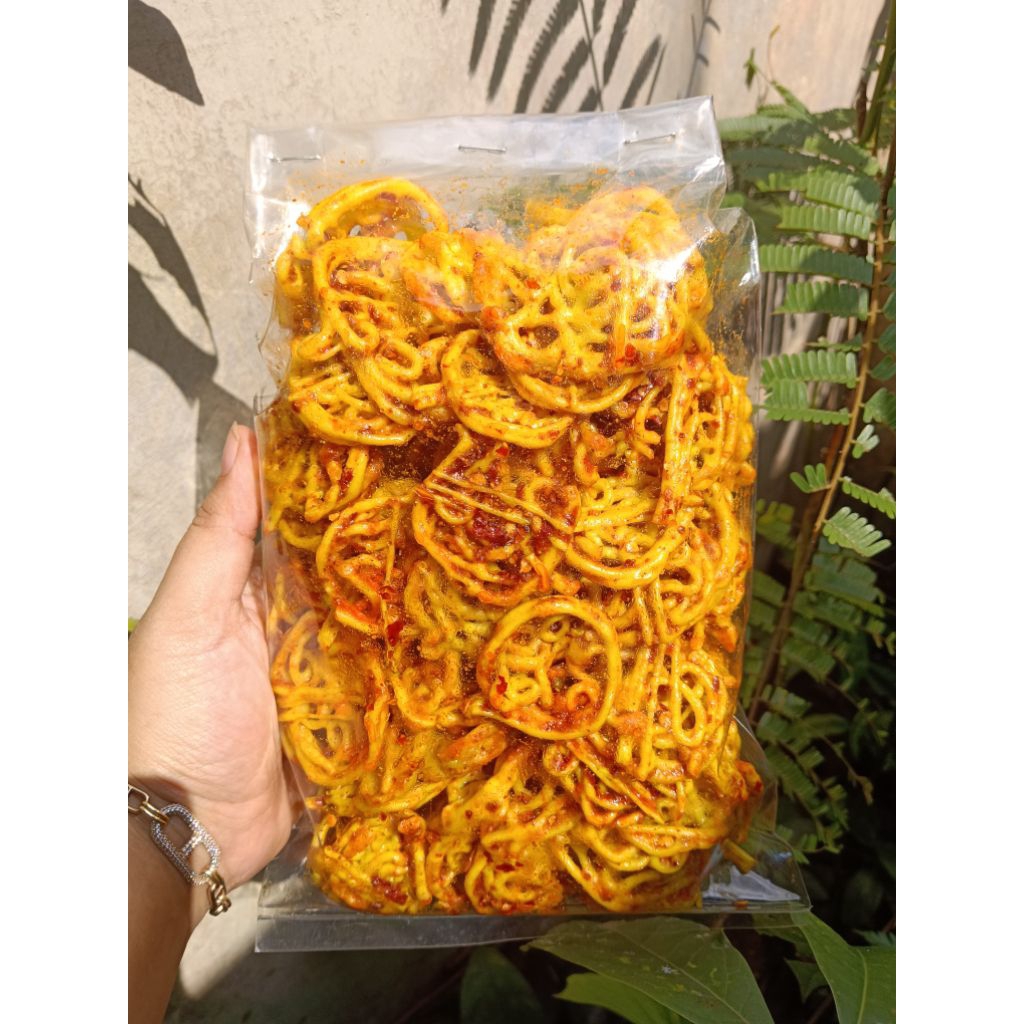 

Seblak kerupuk mie pedas chili oil 500gram cemilan khas bandung