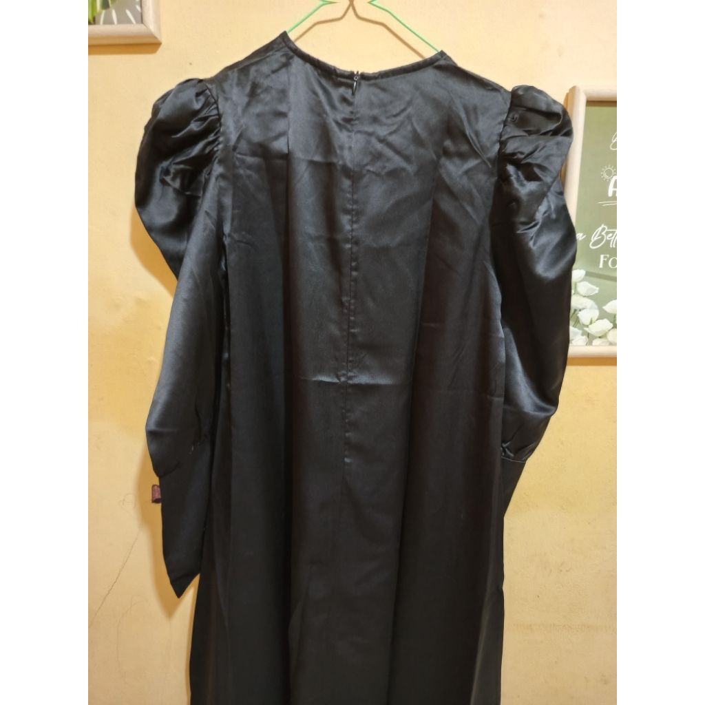 dress satin merk nada gisella