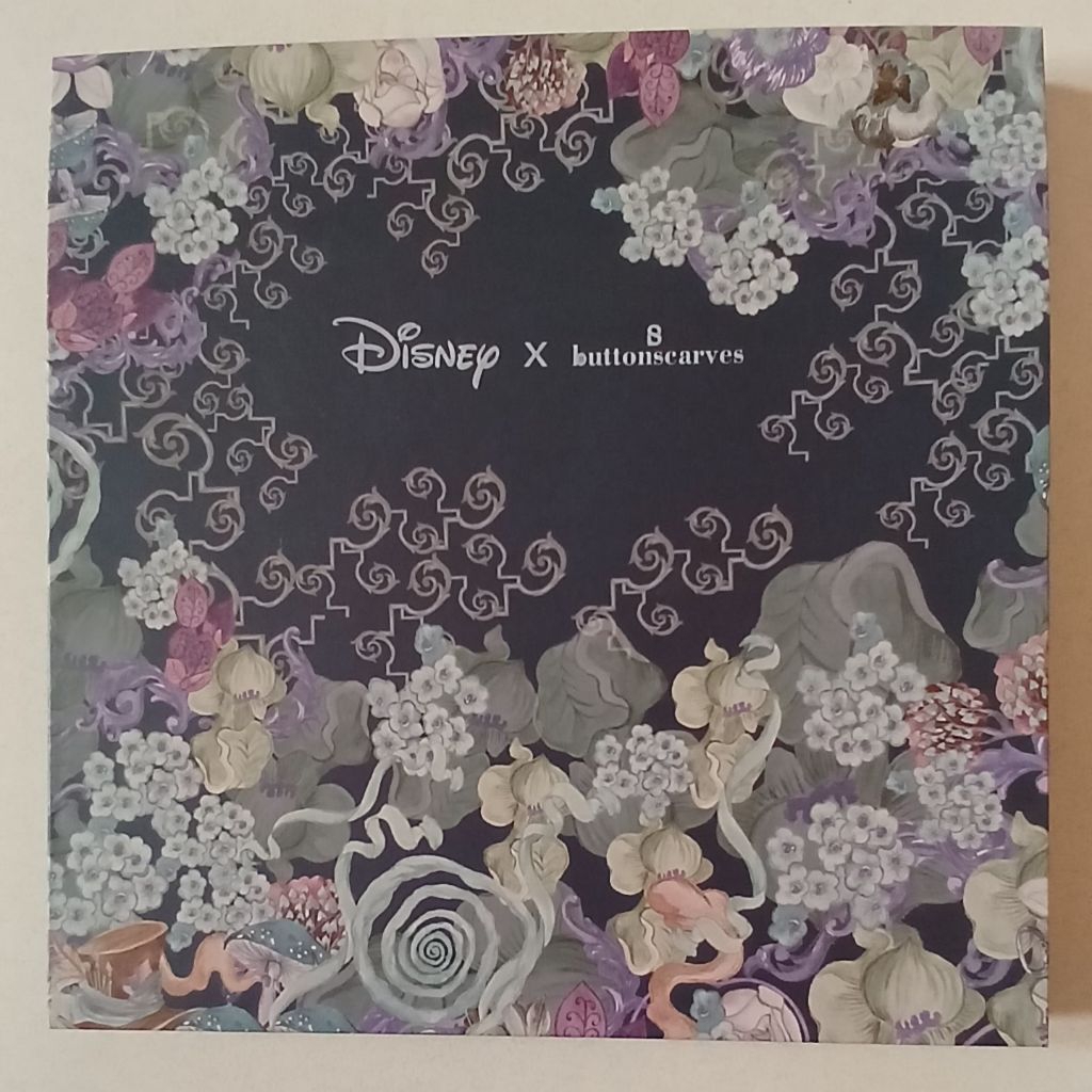 

Buttonscarves box kosong