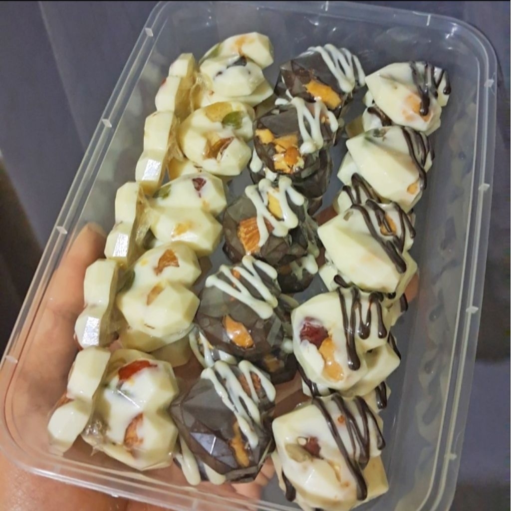 

coklat karakter bentuk love