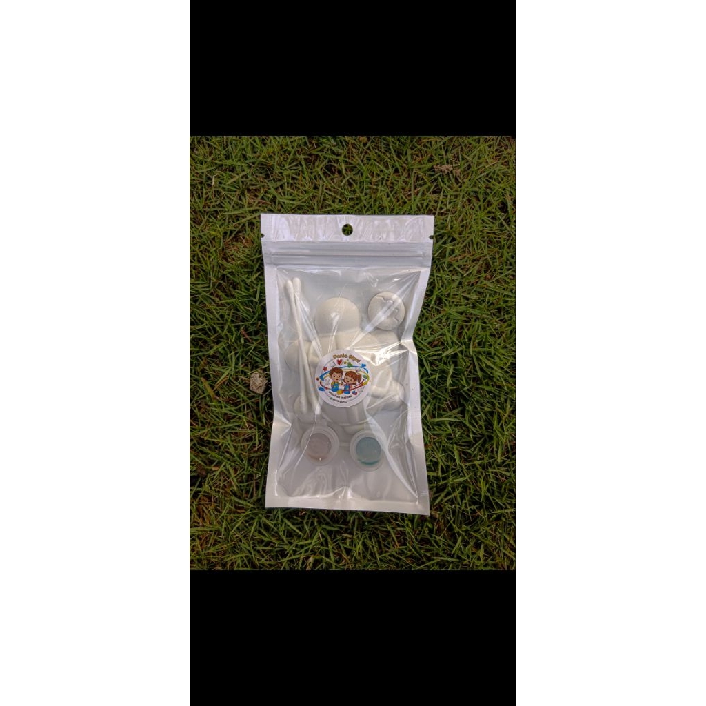 melukis patung karakter gypsum