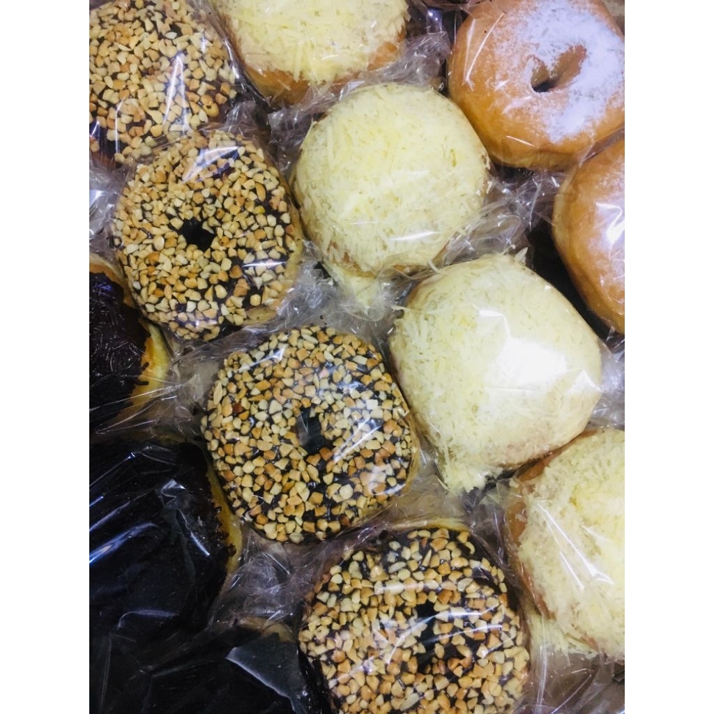 

[12 pcs] Donat Kentang Mixed Toppings - Donat Kentang Jadul Series by Onyi Donuts