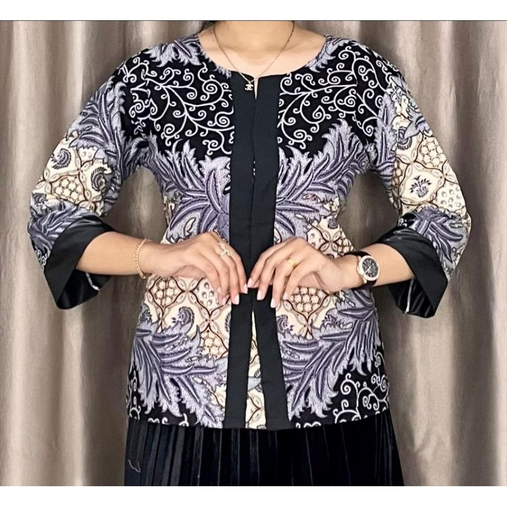 Blouse Batik Wanita Modern – Atasan Batik Formal & Casual Elegan