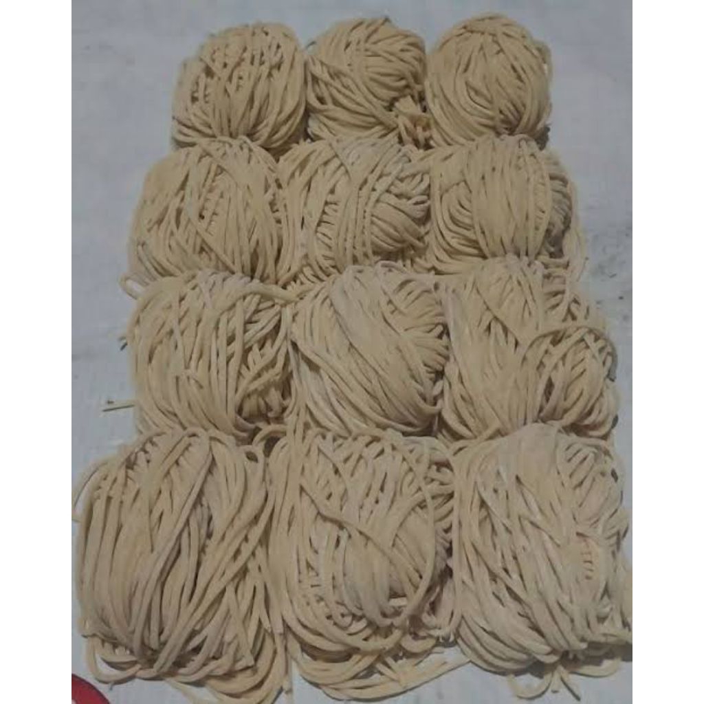 

Mie Pangsit Keriting Mentah / Mie Ayam mentah 1 pac / 1 ons