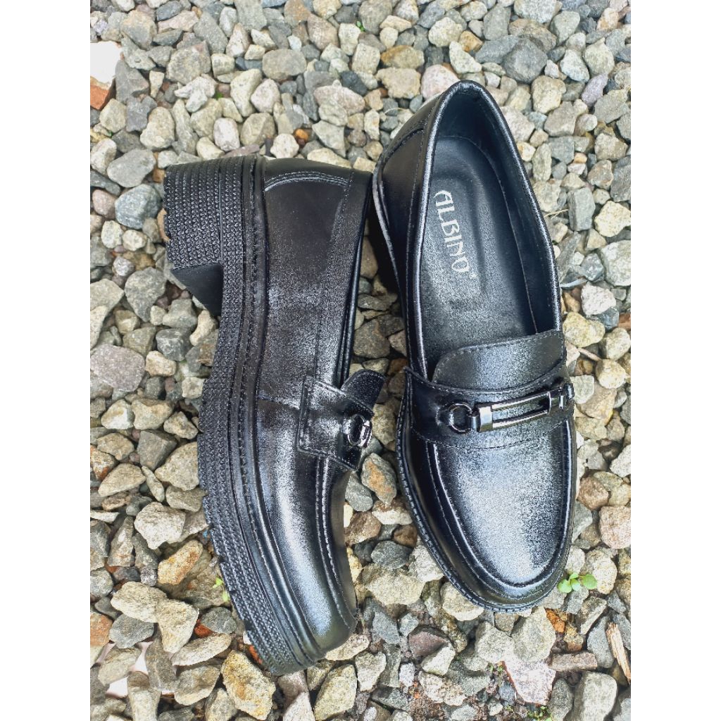 sepatu loafers kulit wanita